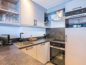 Kühlschrank, Mikrowelle, Ofen, Geschirrspüler