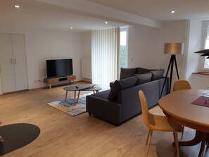 TV - Appartement - Le Pèlerin, (Saignelegier), by Interhome (Saignelegier)