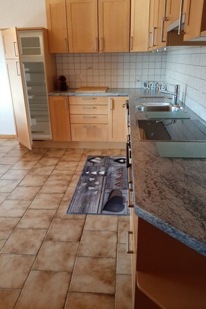 Fridge, oven, dishwasher, cookware/dishes/utensils - Oeillet 4, (Champoussin), by Interhome (Les Crosets)