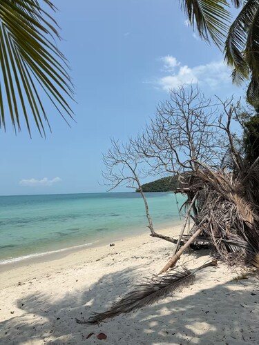 Private beachfront Chalet · Luxury 2-bedroom with Sunset Sea Views