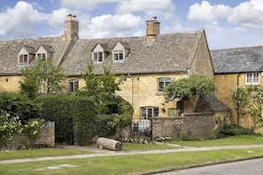 Exterior - Beautifully presented dog friendly - Closes Farm Cottage (Broadway)