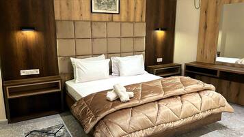 Double or Twin Room | In-room safe, iron/ironing board, free WiFi, bed sheets