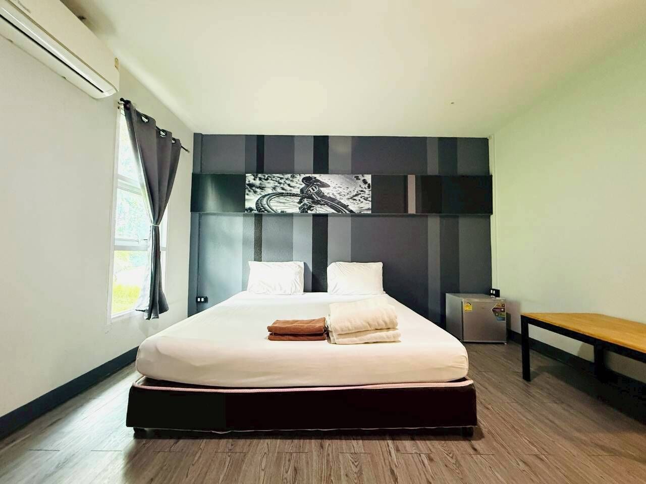 Double Room | Desk, laptop workspace, free WiFi, bed sheets
