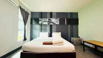 Double Room | Desk, laptop workspace, free WiFi, bed sheets