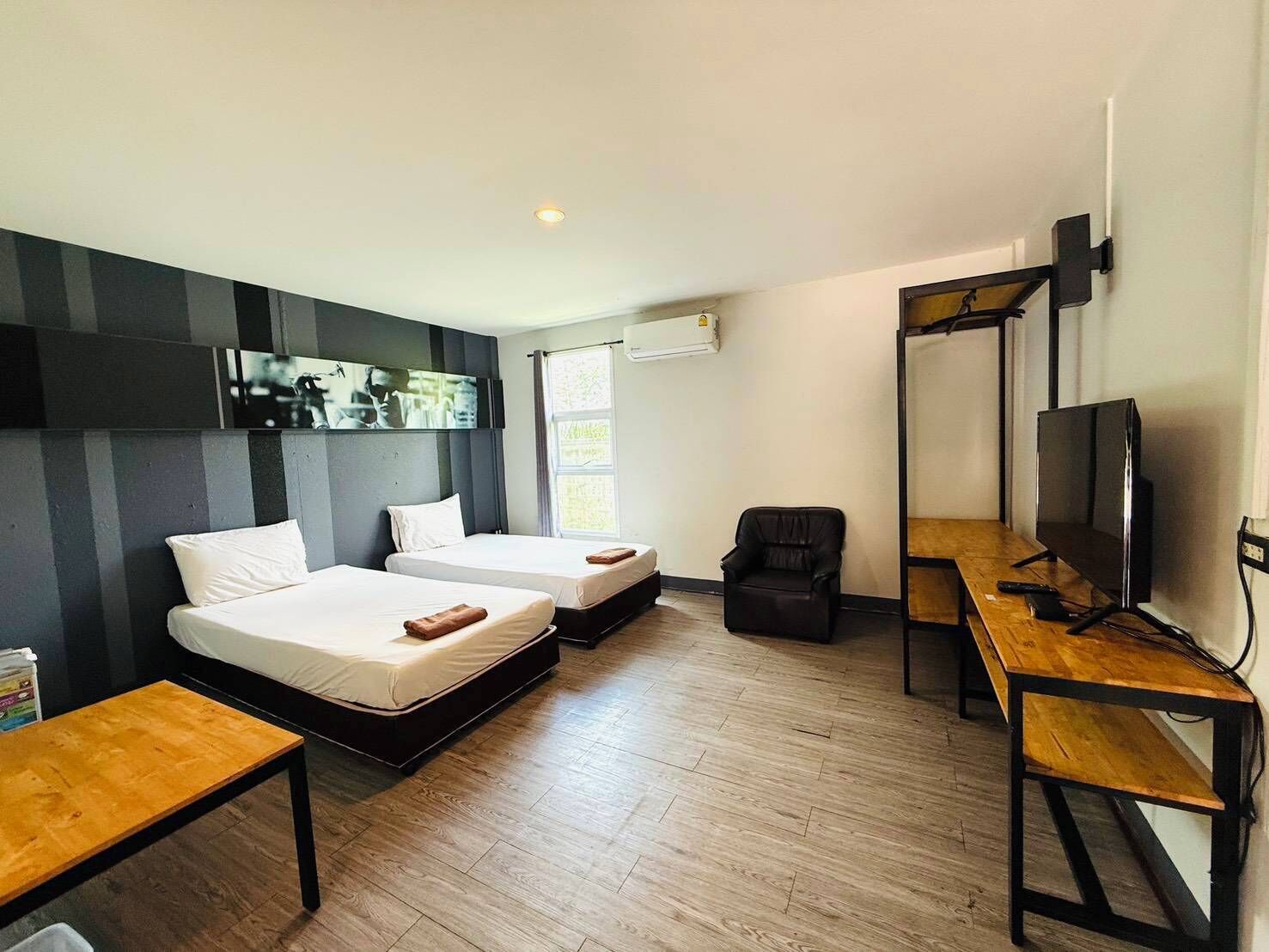 Chambre avec lits jumeaux | Bureau, espace de travail pour ordinateur portable, Wi-Fi gratuit