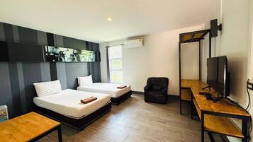 Twin Room | Desk, laptop workspace, free WiFi