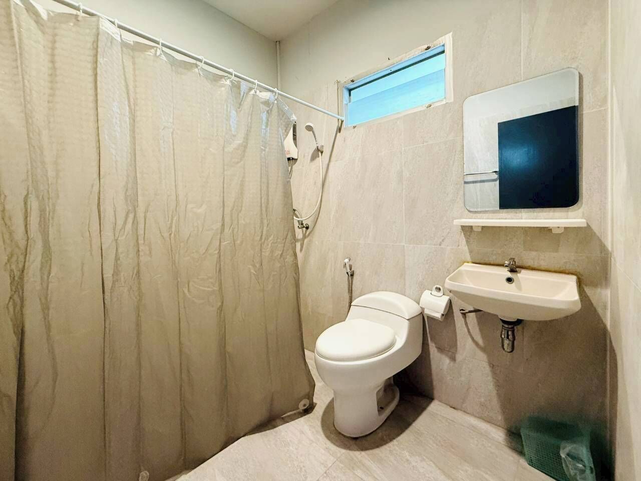 Shower, towels, soap, shampoo