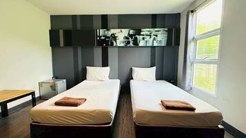 Twin Room | Desk, laptop workspace, free WiFi