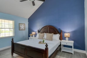 3 bedrooms, iron/ironing board, free WiFi, bed sheets - Short Walk to the Beach, Screened Porch, Renovated Home, 4 miles to Downtown, $300 in Free Tickets! (St. Augustine)