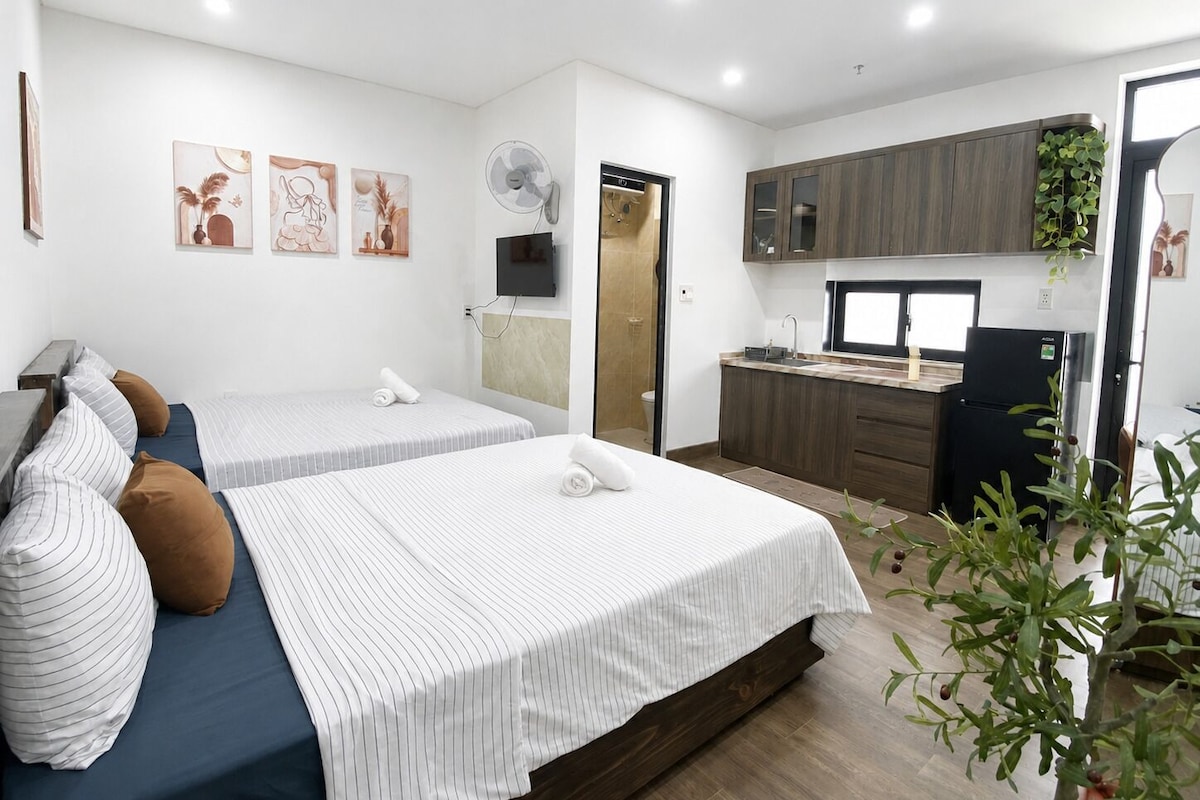 WiFi (free), bed sheets