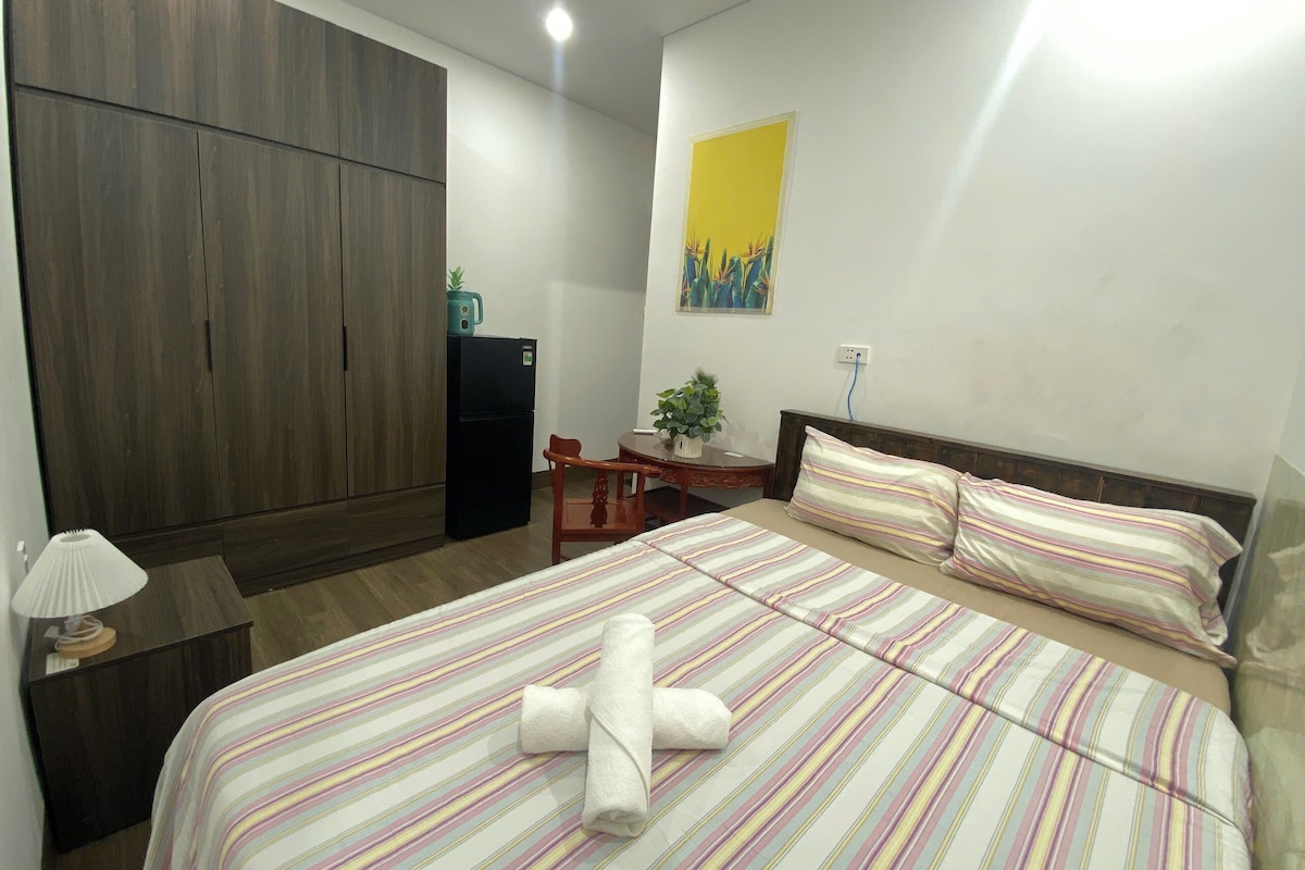 WiFi (free), bed sheets