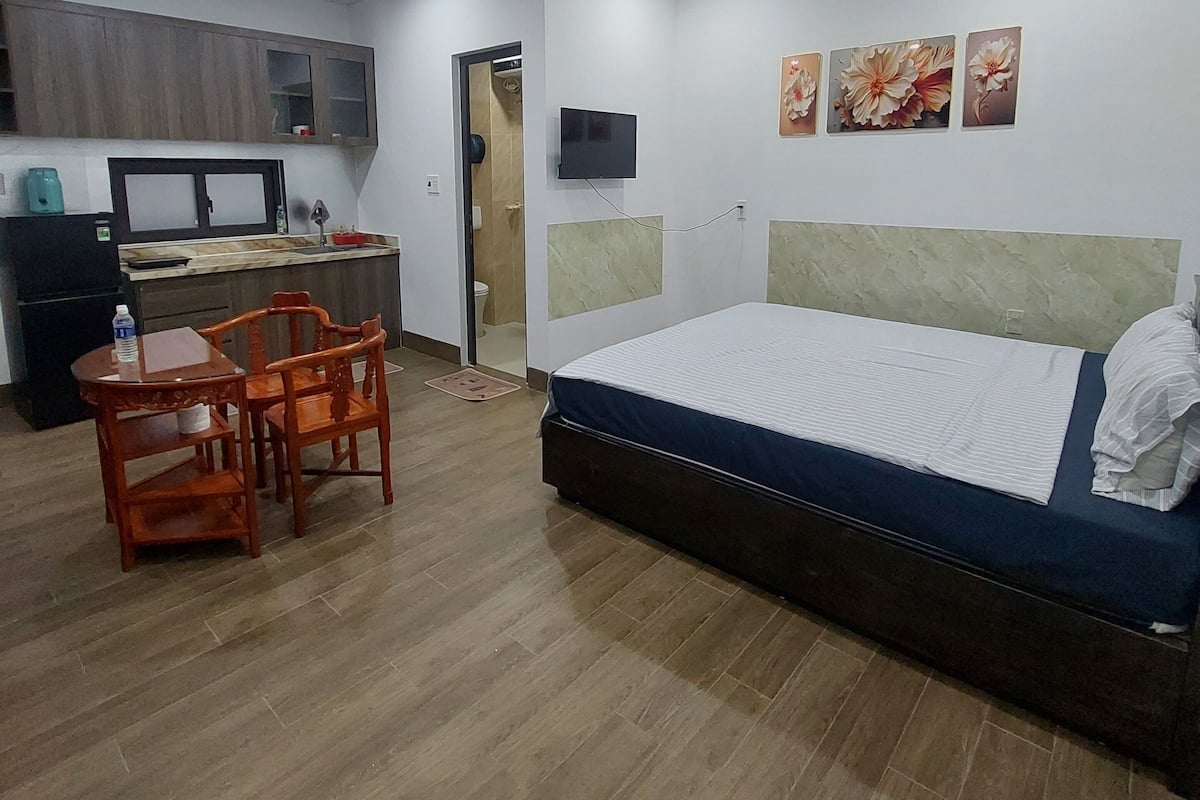 Deluxe Studio | Free WiFi, bed sheets