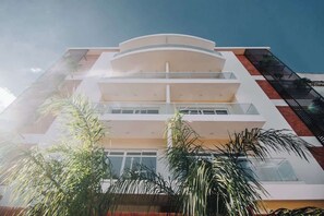 A multi-story building with balconies and large windows. - Corporate Stays Edificio Pilar - N1A2 (Asunción)