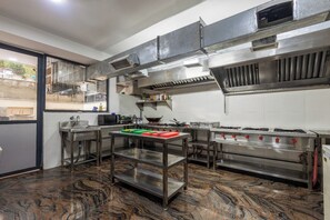 Private kitchen - Hotel Delight Gurugram (Gurugram)