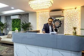 Lobby - Hotel Delight Gurugram (Gurugram)