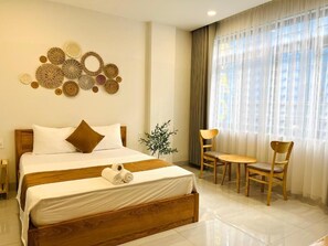 Laptop workspace, free WiFi - Anh Dao Hotel (Vung Tau)
