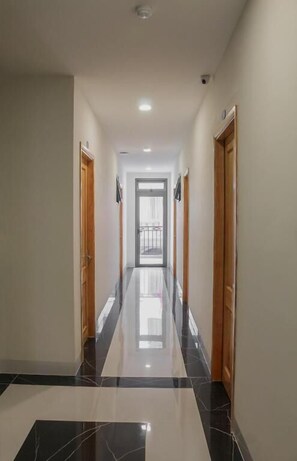 Separate bathtub and shower, hydromassage showerhead - Anh Dao Hotel (Vung Tau)