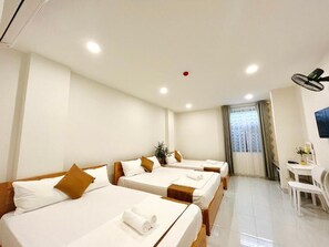Laptop workspace, free WiFi - Anh Dao Hotel (Vung Tau)
