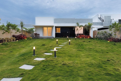 Casa Bohemia by Stayjadepoolgarden1hr E-city