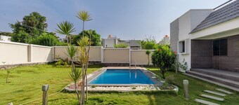 Jhilmil Escape Pool Garden 1hr Koramangala HSR