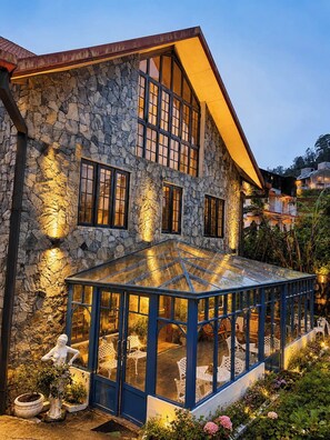 Front of property - Daffodils Hotel   (Nuwara Eliya)