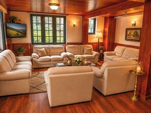 Lobby - Daffodils Hotel   (Nuwara Eliya)