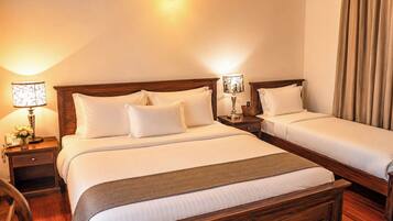 Deluxe Triple Room, Private Bathroom | In-room safe, desk, WiFi (free)