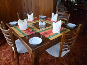 Dining - Daffodils Hotel   (Nuwara Eliya)