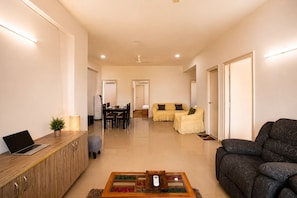 Apartment (2 Bedrooms) | Wohnbereich
