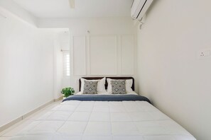 A bedroom with a bed, a potted plant, and a window. - Ember by Red Olive 2bhk 5min Itpl Whitefield (Bengaluru)