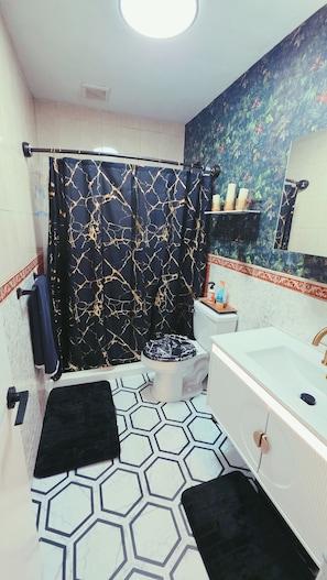 Dusche, Haartrockner, Bidet, Handtücher
