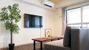 Cortinas blackout, tabla de planchar con plancha y wifi gratis 
