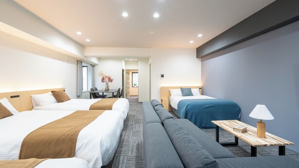 Cortinas blackout, tabla de planchar con plancha y wifi gratis 