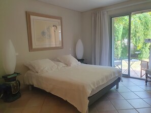 3 bedrooms, iron/ironing board, free WiFi, bed sheets - Villa Émeraude 6P Stunning infinity pool! Barbecue. 3-bedroom apartment! (Les Mées)