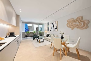 TV - Luxe Beachside Living in the Heart of Bondi (Bondi)