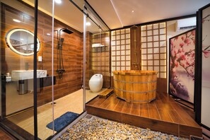 Design Room, City View | Bathroom | Free toiletries, hair dryer, slippers, towels - Friday Premium Hotel (Hoa Hung)