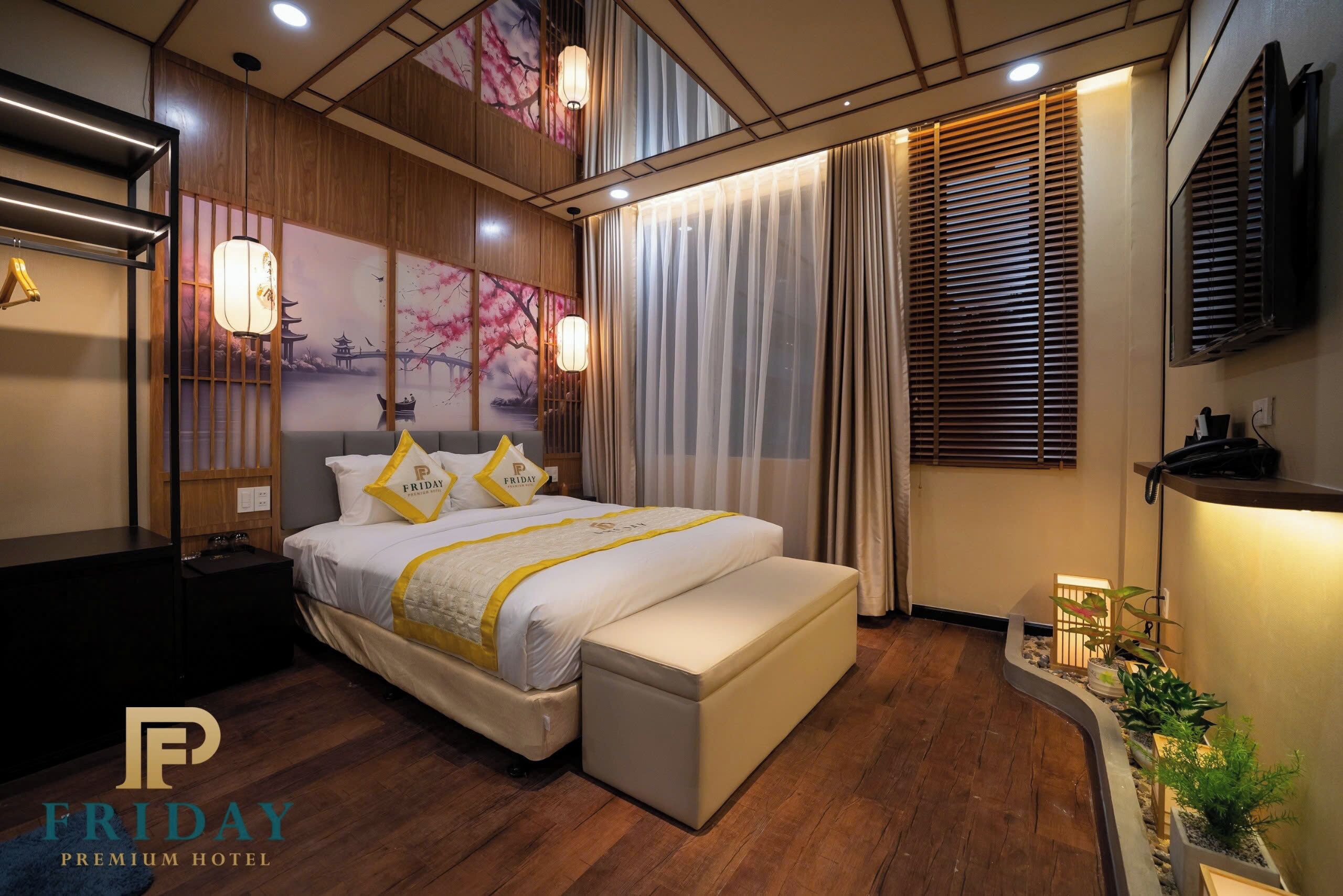 Deluxe Room, City View | Desk, blackout drapes, iron/ironing board, free WiFi
