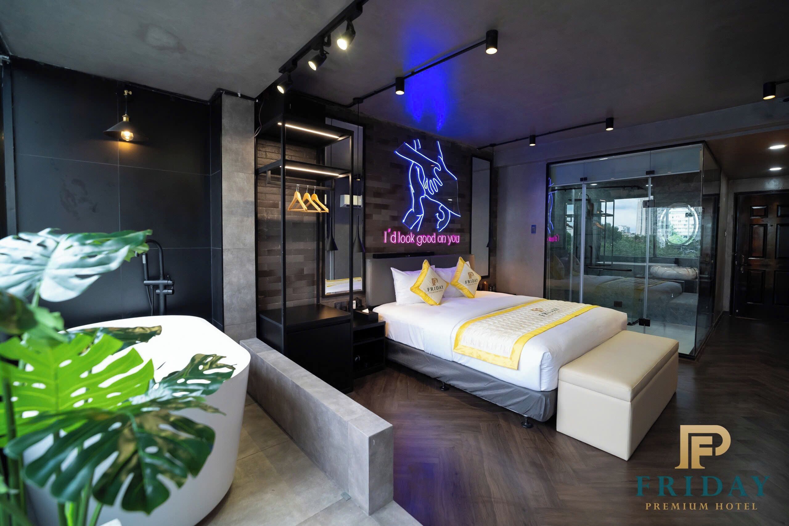 Romantic Suite, City View | Desk, blackout drapes, iron/ironing board, free WiFi