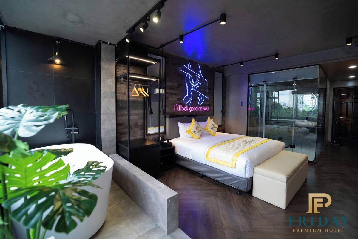 Romantic Suite, City View | Desk, blackout drapes, iron/ironing board, free WiFi