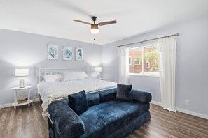 3 bedrooms, iron/ironing board, WiFi, bed sheets - Casa Playa in the Heart of Long Beach (Long Beach)