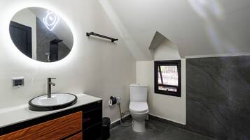 Towels, soap, shampoo, toilet paper