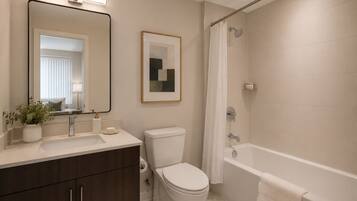 Basic Room | Bathroom | Free toiletries, hair dryer, towels, soap