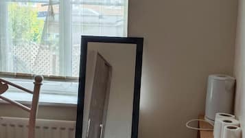 Single Room, 1 Single Bed, Shared Bathroom, Garden View | Desk, laptop workspace, free WiFi