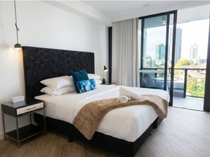 2 bedrooms, iron/ironing board, travel crib, free WiFi - Stunning 2BR Southport | Rooftop Pool, Spa & Sauna | Gold Coast (Southport)