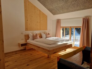 Room - Apartment 'Laimbruchhof Eva' with Mountain View, Shared Garden and Wi-Fi (Pfitsch)