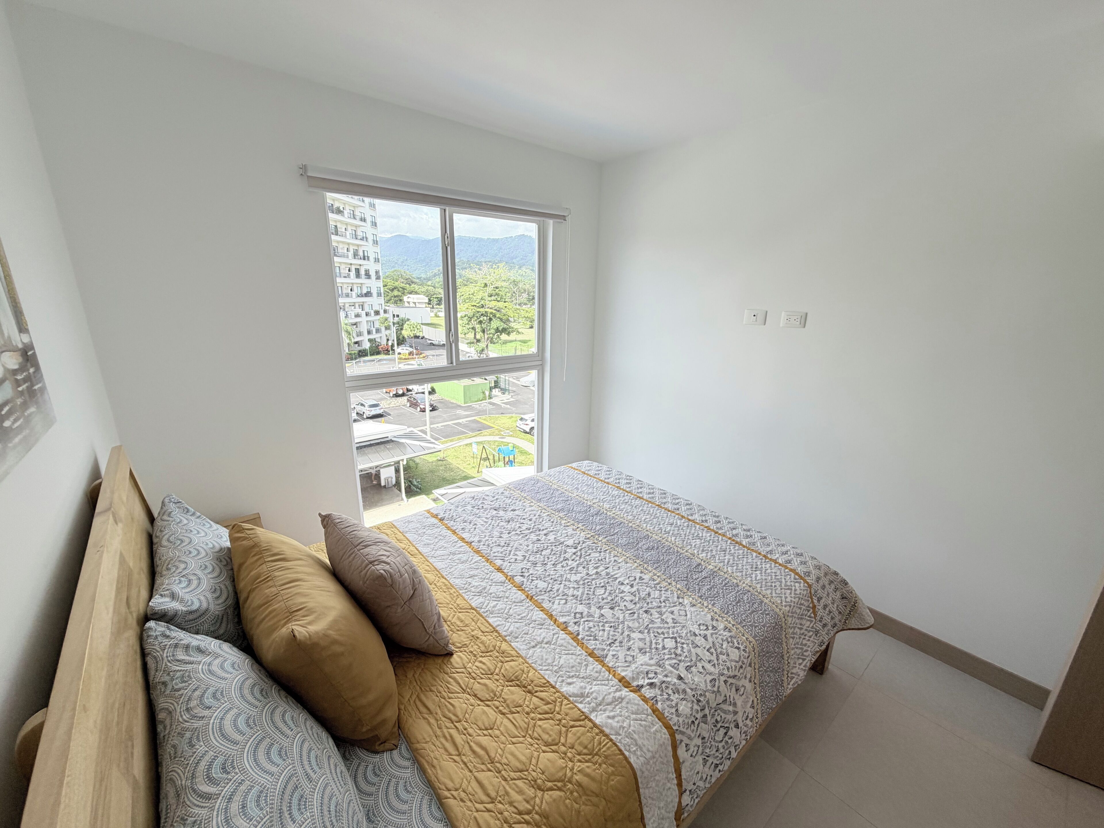 2 bedrooms, iron/ironing board, Internet, bed sheets