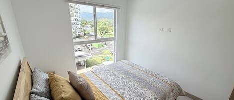 2 bedrooms, iron/ironing board, Internet, bed sheets