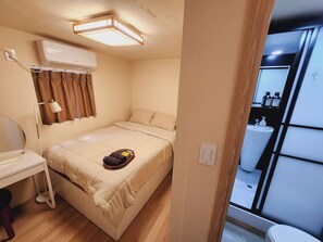 In-room safe, blackout curtains, soundproofing, free WiFi - Zen Seoul Stay (Seoul)