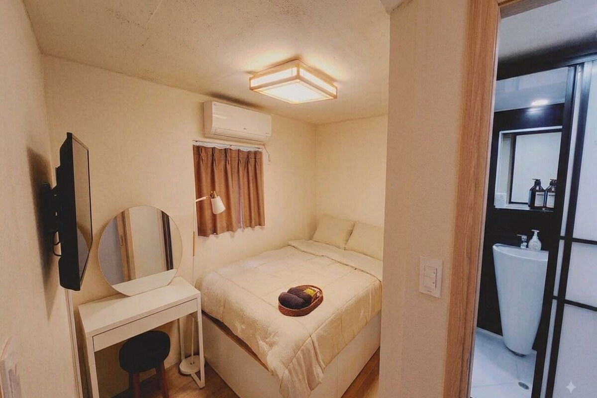 In-room safe, blackout curtains, soundproofing, free WiFi