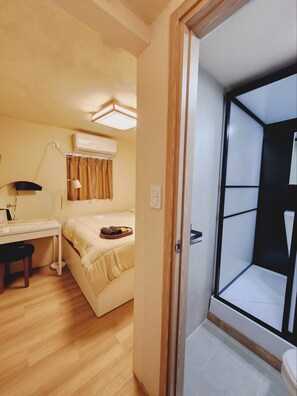 In-room safe, blackout drapes, soundproofing, free WiFi - Zen Seoul Stay (Seoul)